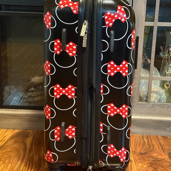 NWOT American Tourister Disney Minnie Mouse Hardside Spinner Luggage - 21” - Picture 7 of 15